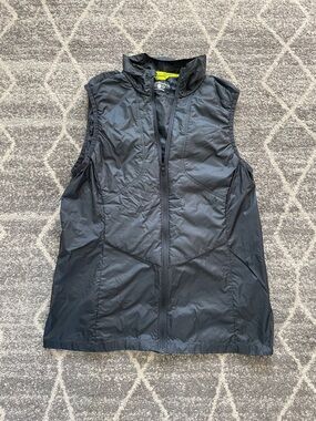 Brooks Run Happy vest